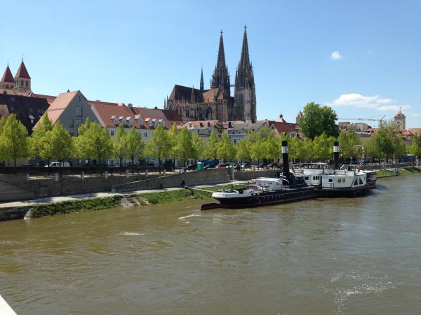 Regensburg: Donau und Dom (43.5KB)